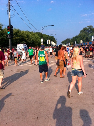 Illustration for article titled Look At These Fucking Hoopsters At Lollapalooza